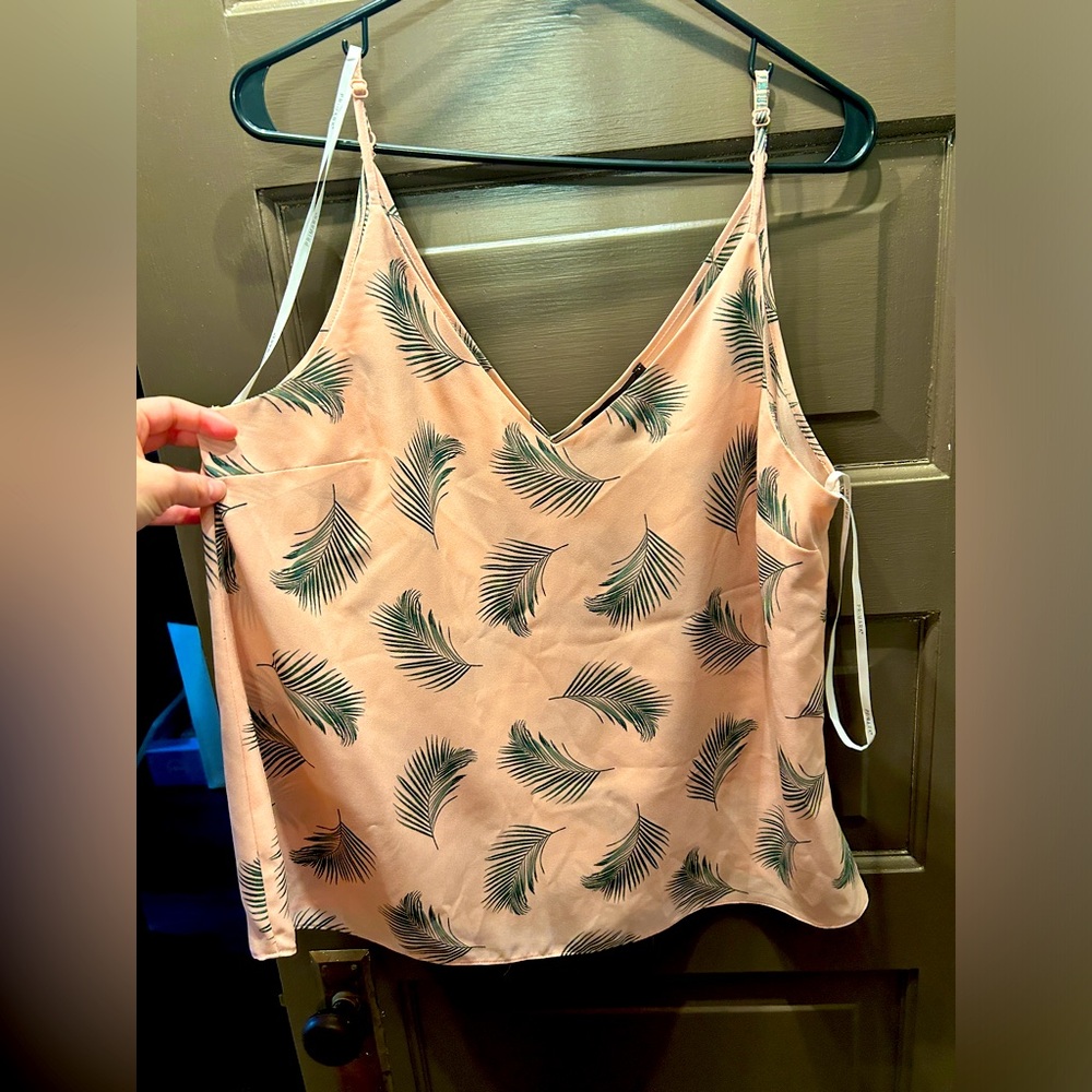Primark women’s tank top. Flowy blouse like material Size 6